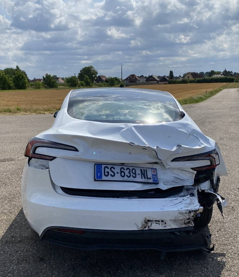 Tesla MODEL 3 5YJ3 Carte Grise Française endommagée - Automobil: slika Tesla MODEL 3 5YJ3 Carte Grise Française endommagée - Automobil Tesla MODEL 3 5YJ3 Carte Grise Française endommagée - Automobil: slika Tesla MODEL 3 5YJ3 Carte Grise Française endommagée - Automobil