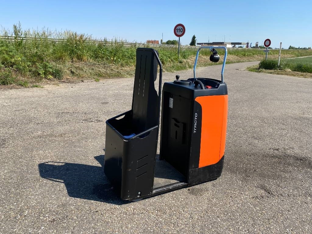 Toyota BT/MOVIT TSE 150-708 1er MAIN endommagé - Vučni traktor: slika Toyota BT/MOVIT TSE 150-708 1er MAIN endommagé - Vučni traktor Toyota BT/MOVIT TSE 150-708 1er MAIN endommagé - Vučni traktor: slika Toyota BT/MOVIT TSE 150-708 1er MAIN endommagé - Vučni traktor