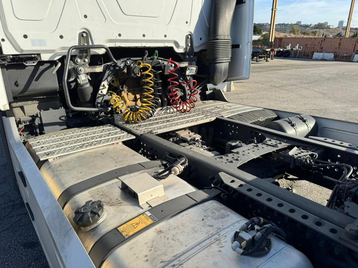 Tegljač Mercedes ACTROS 1851: slika Tegljač Mercedes ACTROS 1851