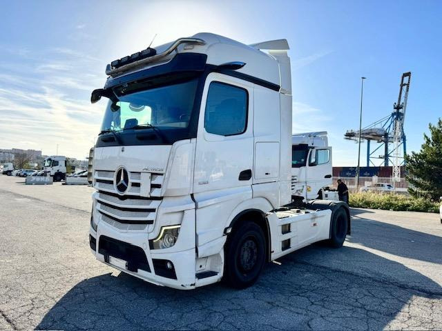 Mercedes ACTROS 1851 - Tegljač: slika Mercedes ACTROS 1851 - Tegljač Mercedes ACTROS 1851 - Tegljač: slika Mercedes ACTROS 1851 - Tegljač