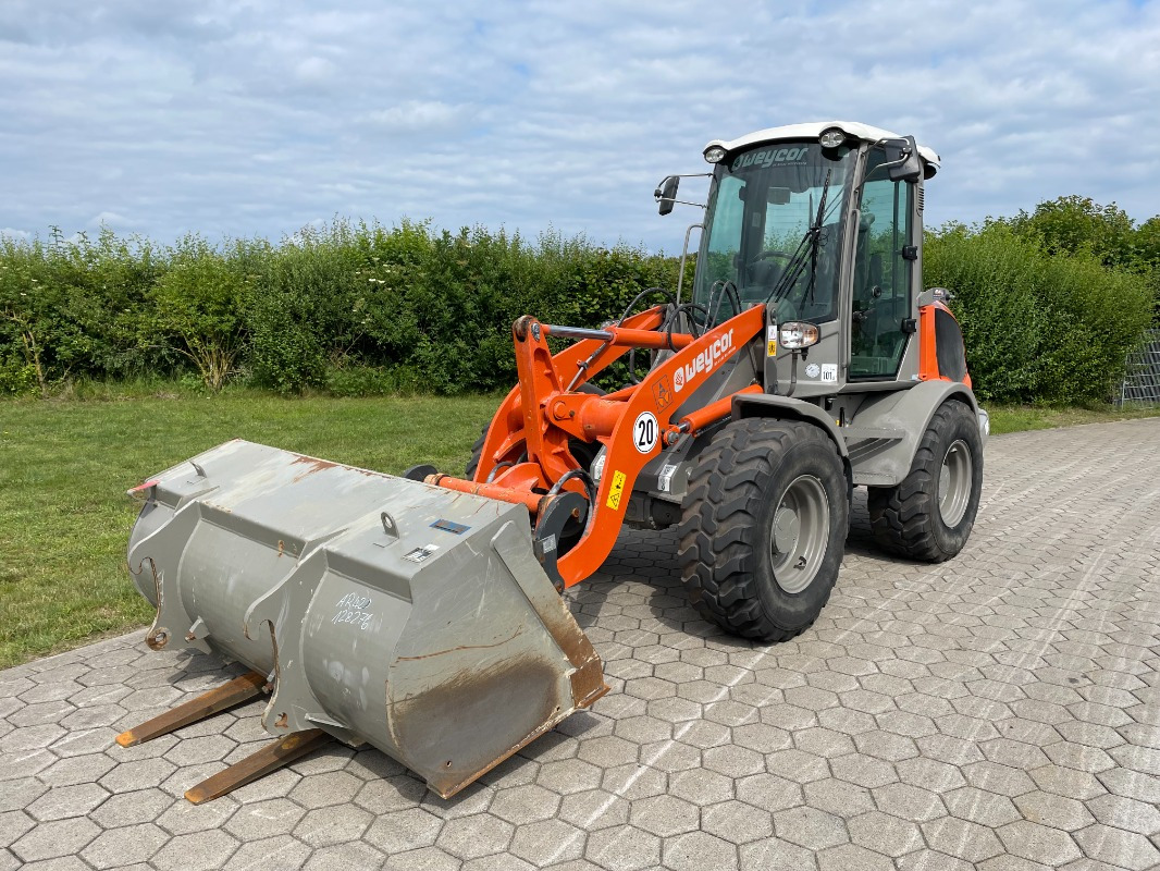 Atlas AR420 - Utovarivač na kotačima: slika Atlas AR420 - Utovarivač na kotačima Atlas AR420 - Utovarivač na kotačima: slika Atlas AR420 - Utovarivač na kotačima