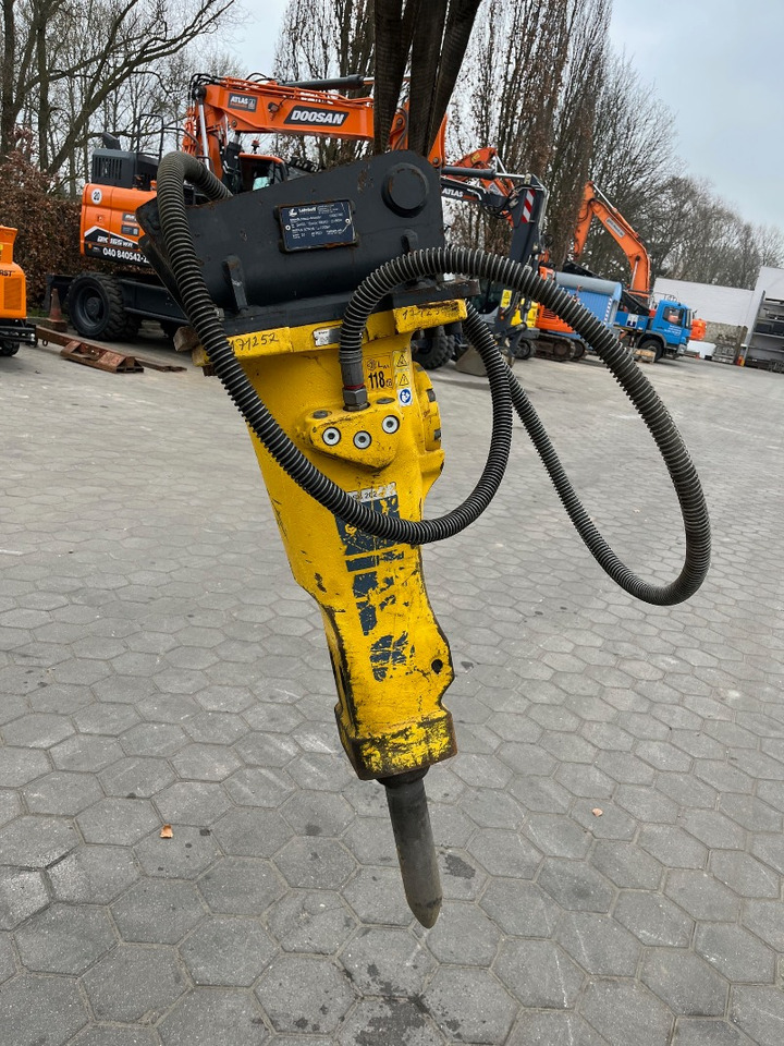 Atlas Copco SB202 - Hidraulični čekić: slika Atlas Copco SB202 - Hidraulični čekić Atlas Copco SB202 - Hidraulični čekić: slika Atlas Copco SB202 - Hidraulični čekić