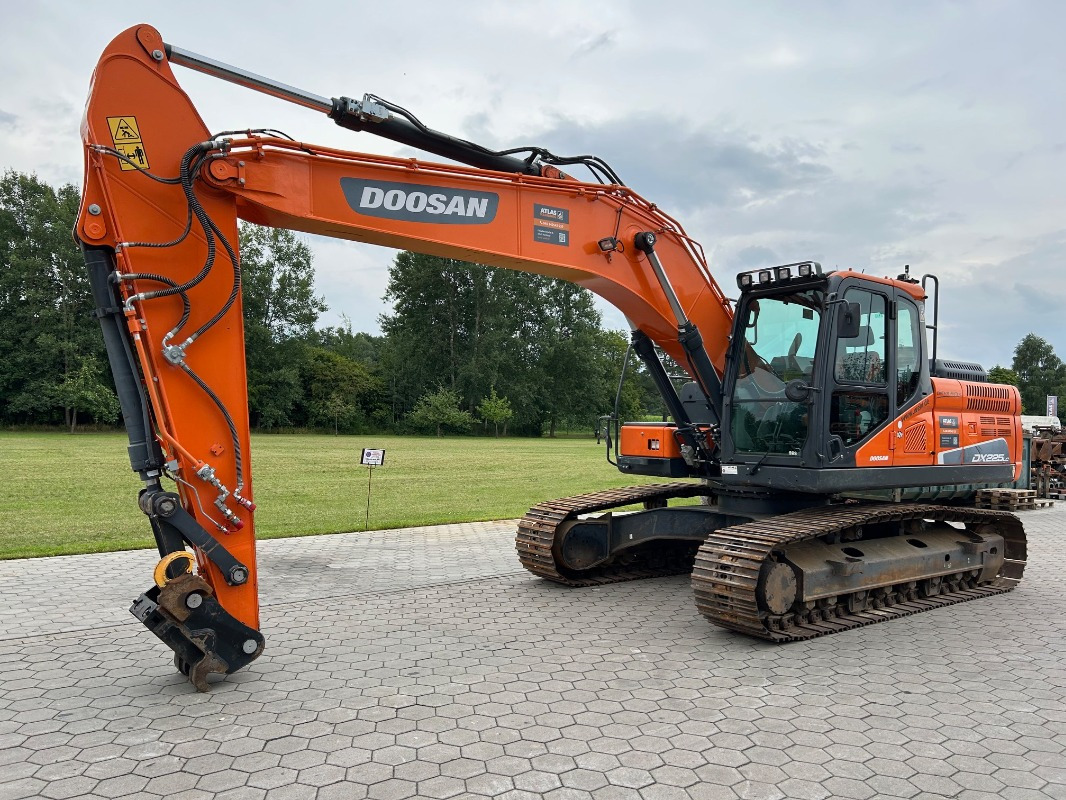 Doosan DX225LC-5 - Bager gusjeničar: slika Doosan DX225LC-5 - Bager gusjeničar Doosan DX225LC-5 - Bager gusjeničar: slika Doosan DX225LC-5 - Bager gusjeničar
