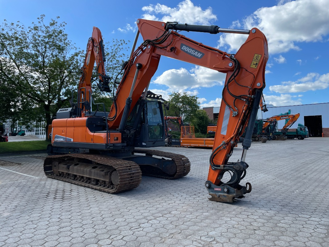 Doosan DX235LC-5 - Bager gusjeničar: slika Doosan DX235LC-5 - Bager gusjeničar Doosan DX235LC-5 - Bager gusjeničar: slika Doosan DX235LC-5 - Bager gusjeničar