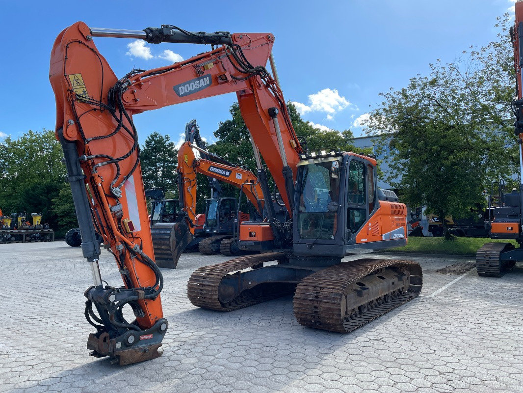 Doosan DX235LC-5 - Bager gusjeničar: slika Doosan DX235LC-5 - Bager gusjeničar Doosan DX235LC-5 - Bager gusjeničar: slika Doosan DX235LC-5 - Bager gusjeničar