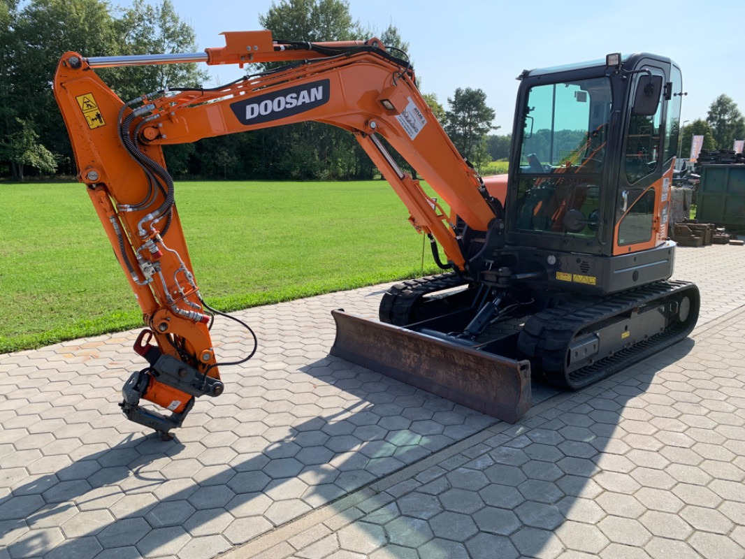 Doosan DX63-3 - Mini bager: slika Doosan DX63-3 - Mini bager Doosan DX63-3 - Mini bager: slika Doosan DX63-3 - Mini bager