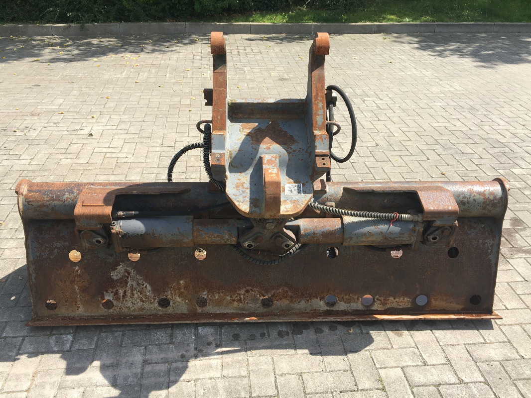 GRABENLÖFFEL, 2000 MM, 56 - Korpa: slika GRABENLÖFFEL, 2000 MM, 56 - Korpa GRABENLÖFFEL, 2000 MM, 56 - Korpa: slika GRABENLÖFFEL, 2000 MM, 56 - Korpa