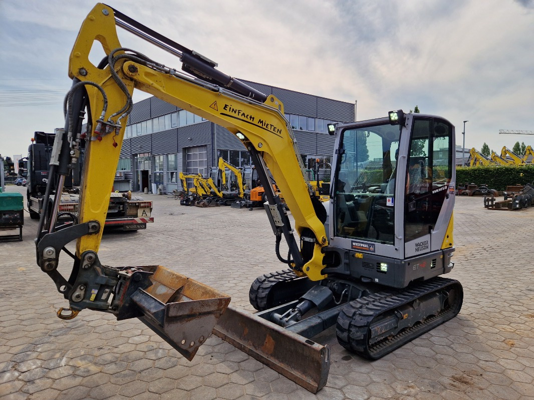 Neuson ET42 - Mini bager: slika Neuson ET42 - Mini bager Neuson ET42 - Mini bager: slika Neuson ET42 - Mini bager