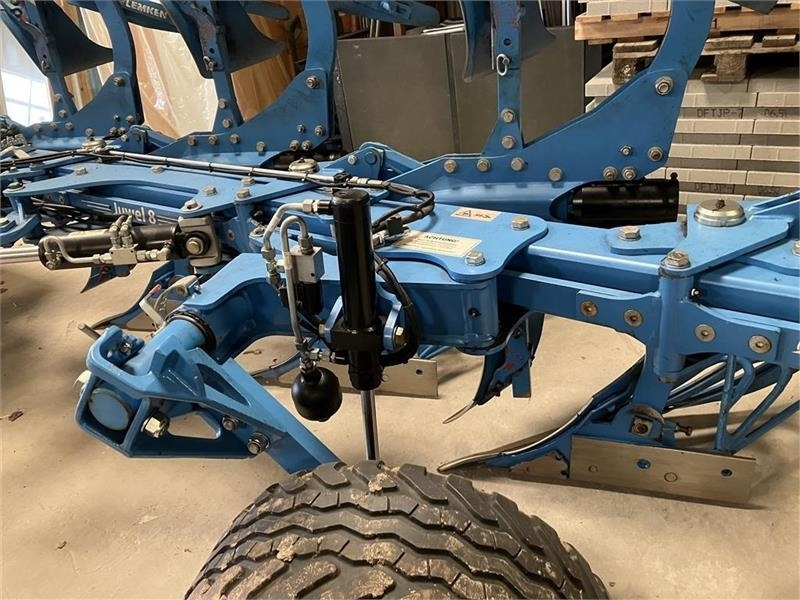 Lemken JUVEL 8VT 5L 100 - Plug: slika Lemken JUVEL 8VT 5L 100 - Plug Lemken JUVEL 8VT 5L 100 - Plug: slika Lemken JUVEL 8VT 5L 100 - Plug