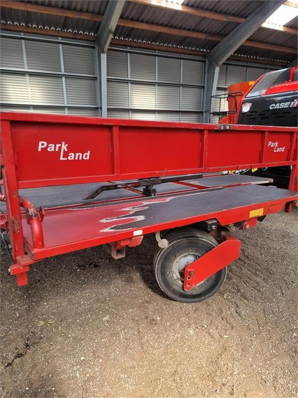 Massey Ferguson >190 bigpallepresser Parkland Ballevogn - Kvadratna balirka: slika Massey Ferguson >190 bigpallepresser Parkland Ballevogn - Kvadratna balirka Massey Ferguson >190 bigpallepresser Parkland Ballevogn - Kvadratna balirka: slika Massey Ferguson >190 bigpallepresser Parkland Ballevogn - Kvadratna balirka