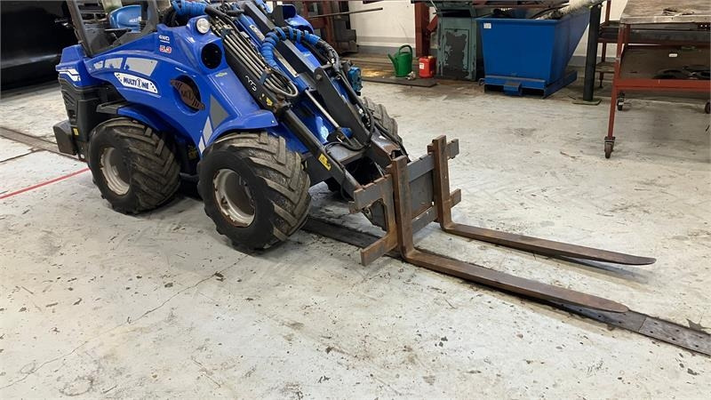 Multione 5.3 5.3 - Zglobni utovarivač: slika Multione 5.3 5.3 - Zglobni utovarivač Multione 5.3 5.3 - Zglobni utovarivač: slika Multione 5.3 5.3 - Zglobni utovarivač