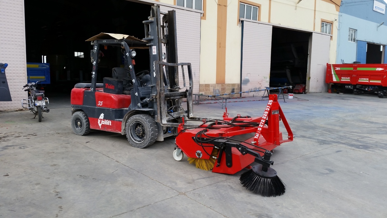 SAYGINLAR FORKLIFT MOUNTED ROAD SWEEPER - Metla za Viličar: slika SAYGINLAR FORKLIFT MOUNTED ROAD SWEEPER - Metla za Viličar SAYGINLAR FORKLIFT MOUNTED ROAD SWEEPER - Metla za Viličar: slika SAYGINLAR FORKLIFT MOUNTED ROAD SWEEPER - Metla za Viličar