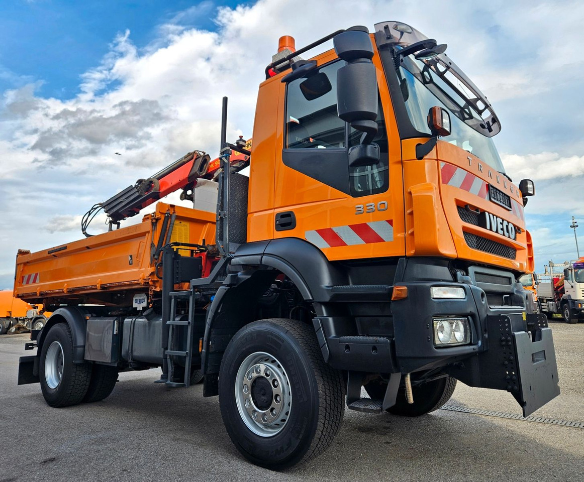 Iveco Trakker 190T33 4x4 Euro5 Kran Palfinger Funk - Kiper, Kamion s kranom: slika Iveco Trakker 190T33 4x4 Euro5 Kran Palfinger Funk - Kiper, Kamion s kranom Iveco Trakker 190T33 4x4 Euro5 Kran Palfinger Funk - Kiper, Kamion s kranom: slika Iveco Trakker 190T33 4x4 Euro5 Kran Palfinger Funk - Kiper, Kamion s kranom