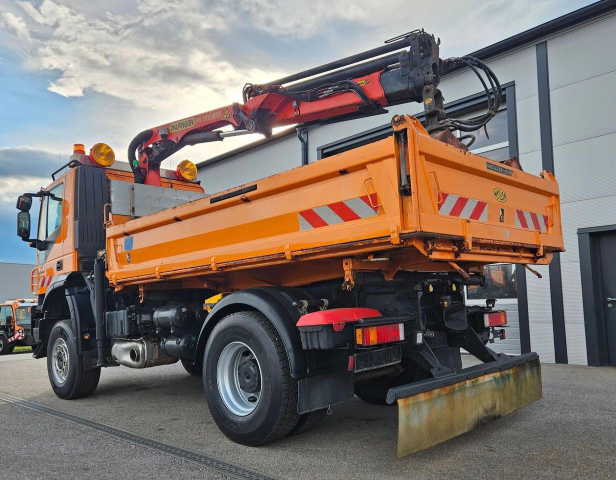 Iveco Trakker 190T33 4x4 Euro5 Kran Palfinger Funk - Kiper, Kamion s kranom: slika Iveco Trakker 190T33 4x4 Euro5 Kran Palfinger Funk - Kiper, Kamion s kranom Iveco Trakker 190T33 4x4 Euro5 Kran Palfinger Funk - Kiper, Kamion s kranom: slika Iveco Trakker 190T33 4x4 Euro5 Kran Palfinger Funk - Kiper, Kamion s kranom