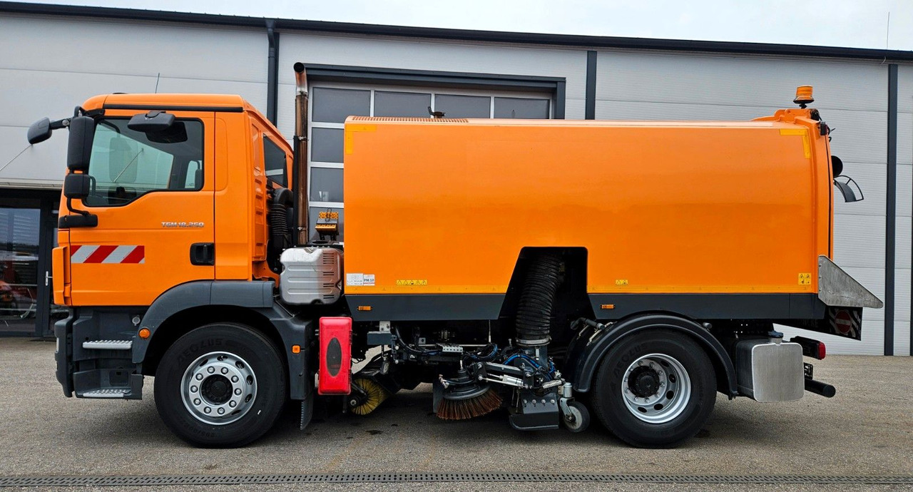 MAN TGM 18.250 Euro6 BROCK SL200 L+R Aufbaumotor - Cestovna čistilica: slika MAN TGM 18.250 Euro6 BROCK SL200 L+R Aufbaumotor - Cestovna čistilica MAN TGM 18.250 Euro6 BROCK SL200 L+R Aufbaumotor - Cestovna čistilica: slika MAN TGM 18.250 Euro6 BROCK SL200 L+R Aufbaumotor - Cestovna čistilica