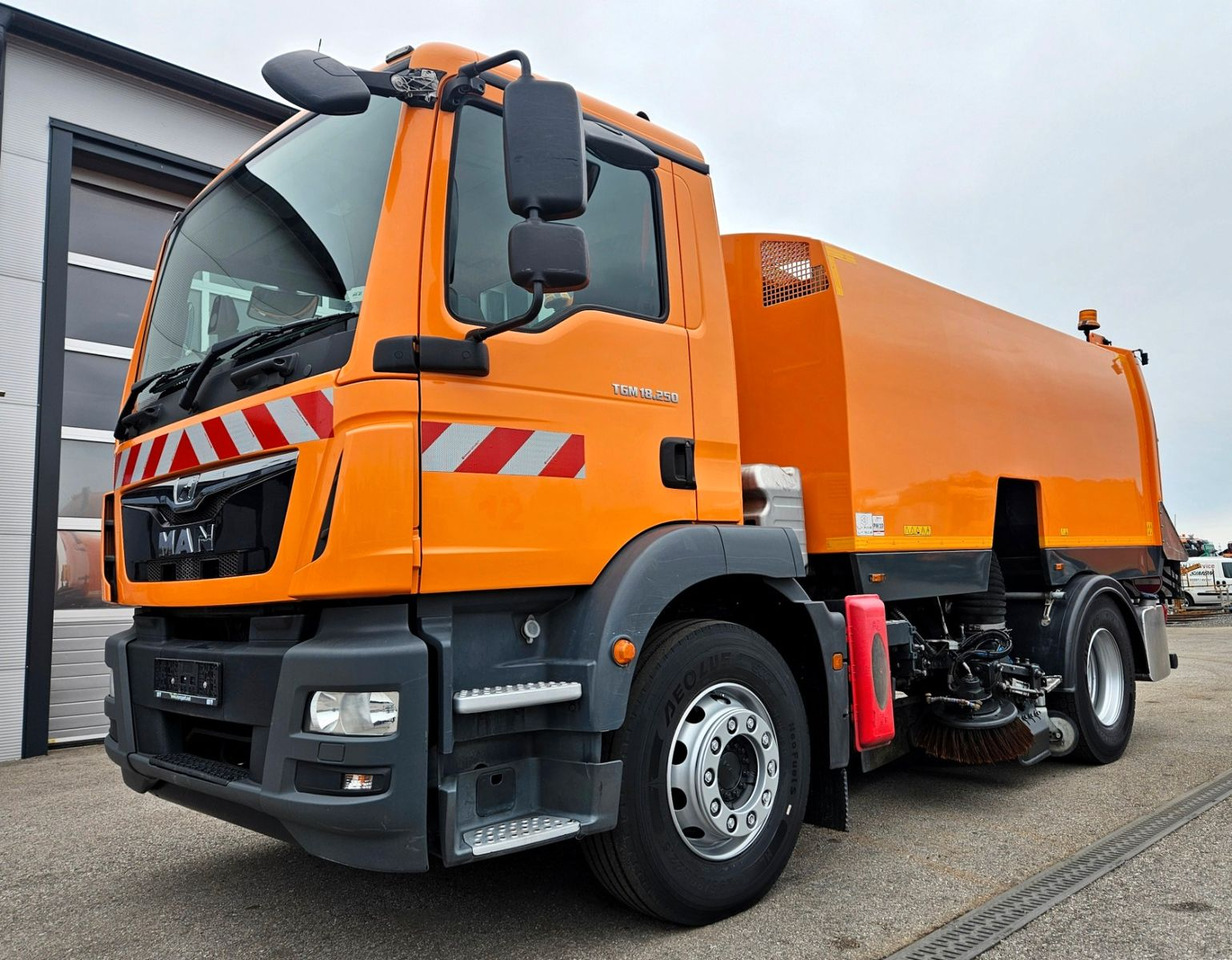 MAN TGM 18.250 Euro6 BROCK SL200 L+R Aufbaumotor - Cestovna čistilica: slika MAN TGM 18.250 Euro6 BROCK SL200 L+R Aufbaumotor - Cestovna čistilica MAN TGM 18.250 Euro6 BROCK SL200 L+R Aufbaumotor - Cestovna čistilica: slika MAN TGM 18.250 Euro6 BROCK SL200 L+R Aufbaumotor - Cestovna čistilica