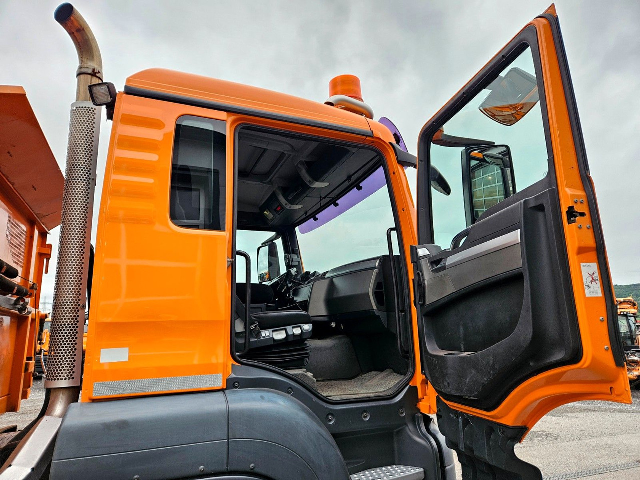 Kiper, Kamion s kranom MAN TGS 28.360 6x4-4 HIAB 144E-4 Kran Euro5: slika Kiper, Kamion s kranom MAN TGS 28.360 6x4-4 HIAB 144E-4 Kran Euro5