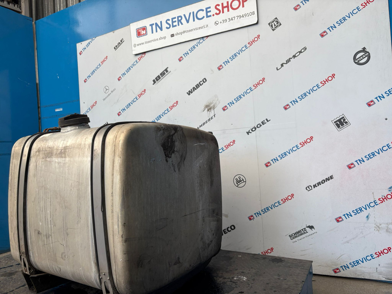 Serbatoio Gasolio Iveco - Spremnik goriva za Dostavno vozilo: slika Serbatoio Gasolio Iveco - Spremnik goriva za Dostavno vozilo Serbatoio Gasolio Iveco - Spremnik goriva za Dostavno vozilo: slika Serbatoio Gasolio Iveco - Spremnik goriva za Dostavno vozilo