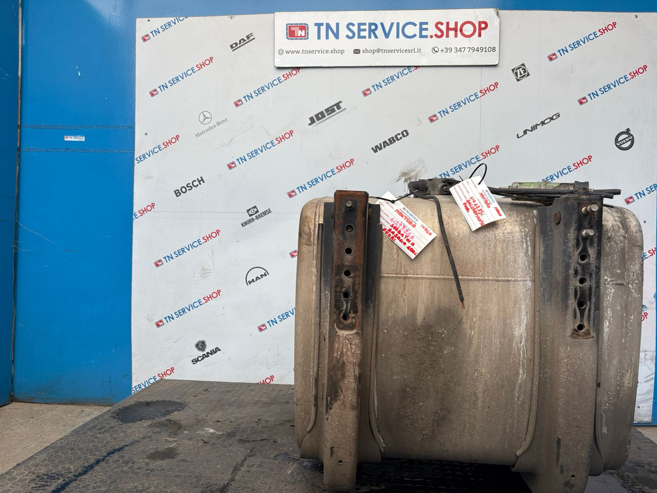 Serbatoio Gasolio Iveco - Spremnik goriva za Dostavno vozilo: slika Serbatoio Gasolio Iveco - Spremnik goriva za Dostavno vozilo Serbatoio Gasolio Iveco - Spremnik goriva za Dostavno vozilo: slika Serbatoio Gasolio Iveco - Spremnik goriva za Dostavno vozilo