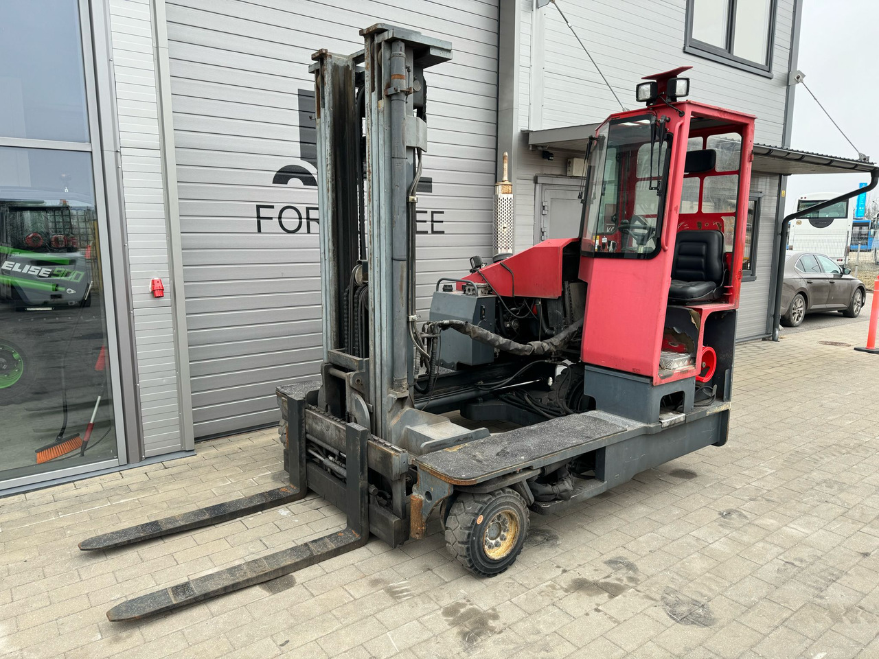 Combilift C4000 - Bočni utovarivač: slika Combilift C4000 - Bočni utovarivač Combilift C4000 - Bočni utovarivač: slika Combilift C4000 - Bočni utovarivač