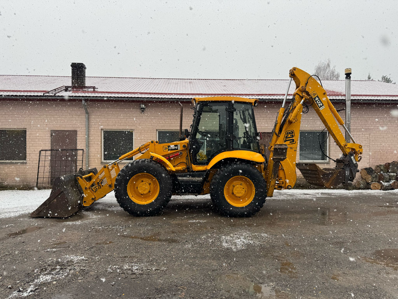 JCB 4CN - Rovokopač-utovarivač: slika JCB 4CN - Rovokopač-utovarivač JCB 4CN - Rovokopač-utovarivač: slika JCB 4CN - Rovokopač-utovarivač