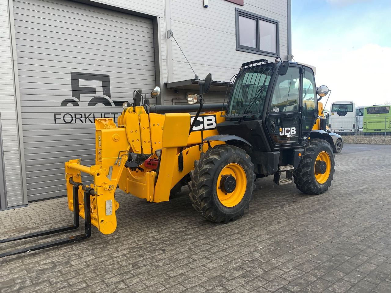JCB 540-170 - Teleskopski rukovatelj: slika JCB 540-170 - Teleskopski rukovatelj JCB 540-170 - Teleskopski rukovatelj: slika JCB 540-170 - Teleskopski rukovatelj