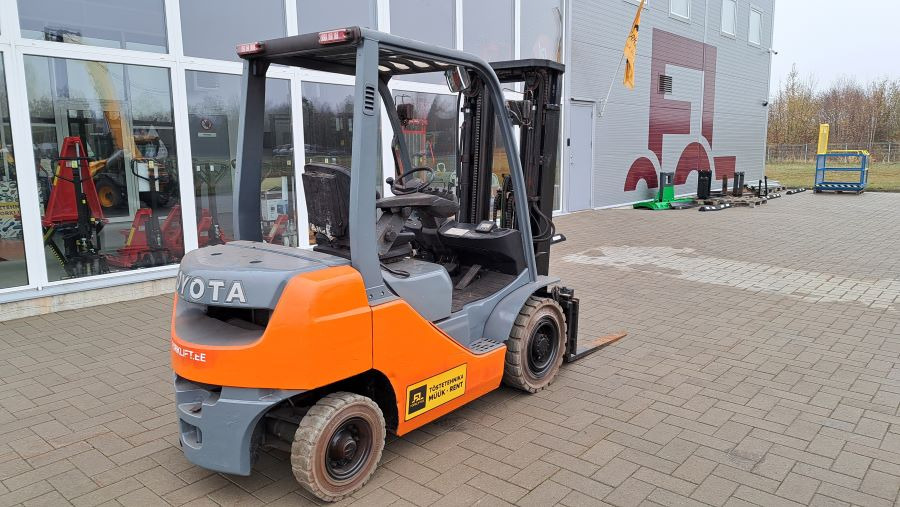 Toyota 02-8FDF20 - Diesel viličar: slika Toyota 02-8FDF20 - Diesel viličar Toyota 02-8FDF20 - Diesel viličar: slika Toyota 02-8FDF20 - Diesel viličar