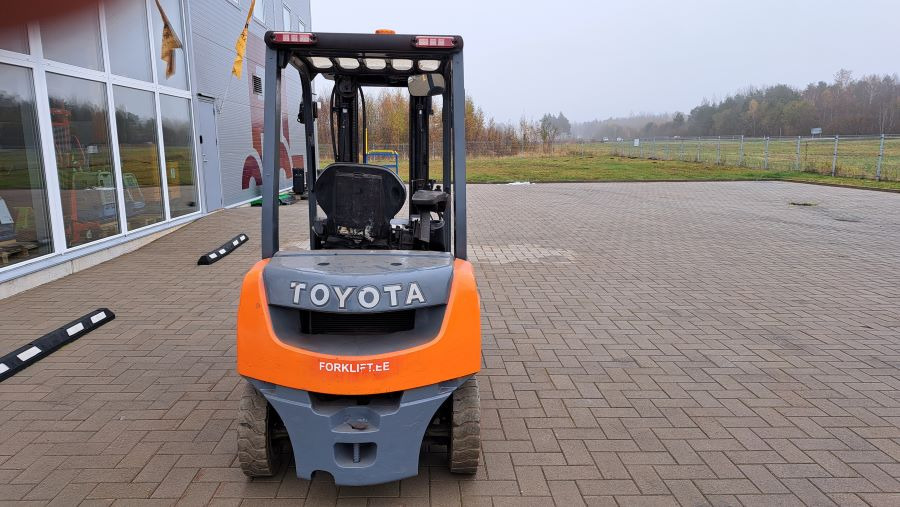 Toyota 02-8FDF20 - Diesel viličar: slika Toyota 02-8FDF20 - Diesel viličar Toyota 02-8FDF20 - Diesel viličar: slika Toyota 02-8FDF20 - Diesel viličar