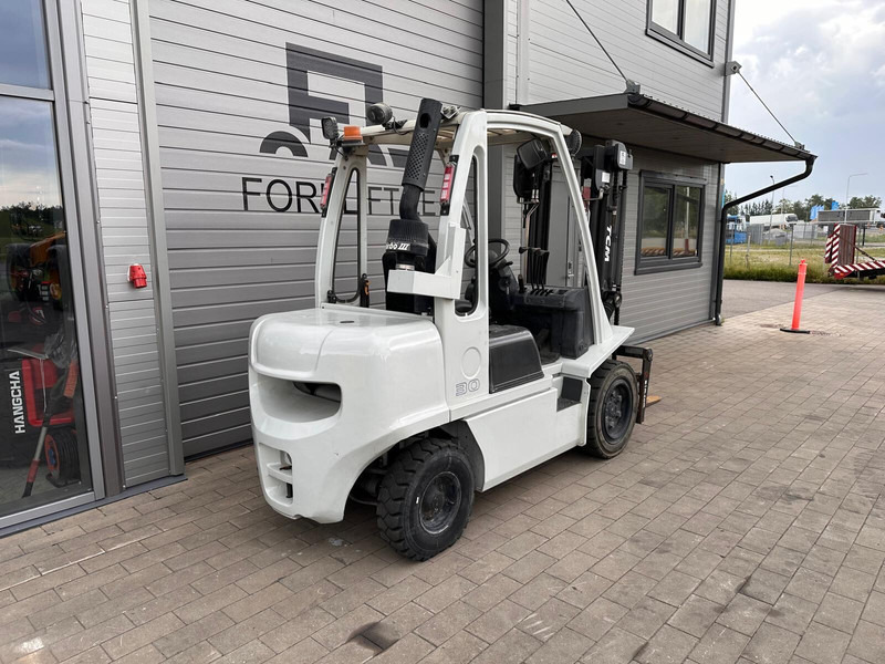 UniCarriers YG1D2A30Q - Diesel viličar: slika UniCarriers YG1D2A30Q - Diesel viličar UniCarriers YG1D2A30Q - Diesel viličar: slika UniCarriers YG1D2A30Q - Diesel viličar