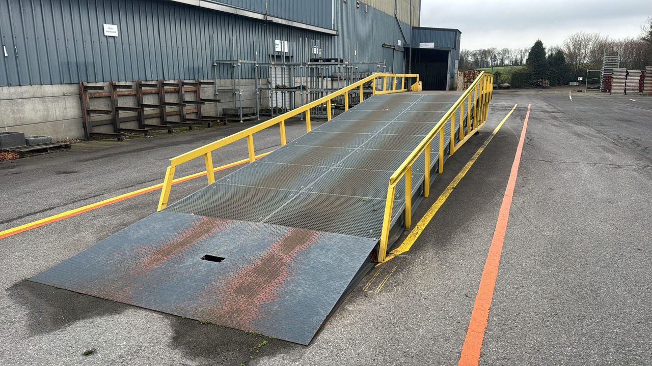 Jost B0203 12,5t - Utovarna rampa: slika Jost B0203 12,5t - Utovarna rampa Jost B0203 12,5t - Utovarna rampa: slika Jost B0203 12,5t - Utovarna rampa