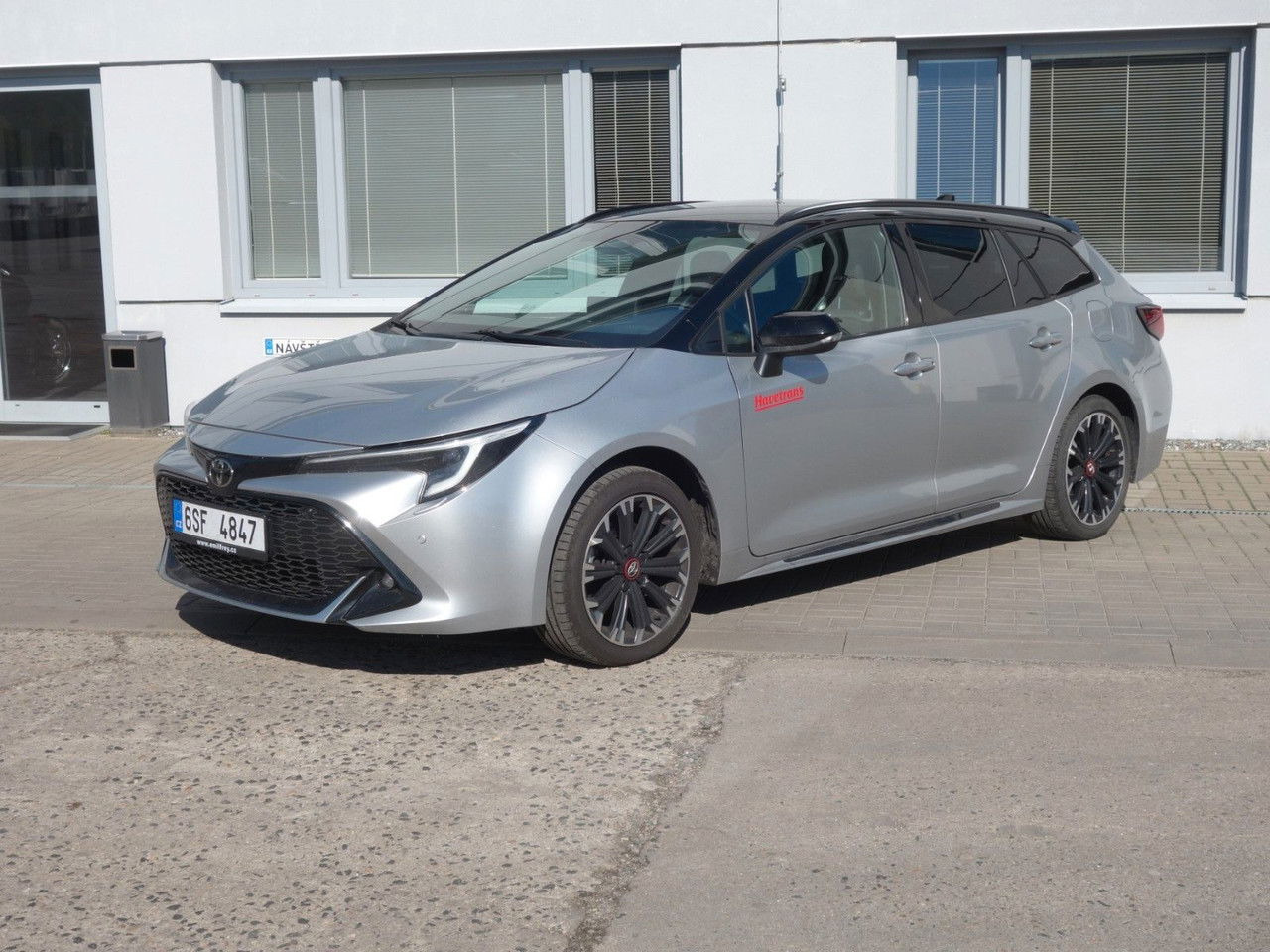 Toyota Corolla Touring 2,0 Hybrid GR Sport - Karavan: slika  Toyota Corolla Touring 2,0 Hybrid GR Sport - Karavan Toyota Corolla Touring 2,0 Hybrid GR Sport - Karavan: slika  Toyota Corolla Touring 2,0 Hybrid GR Sport - Karavan