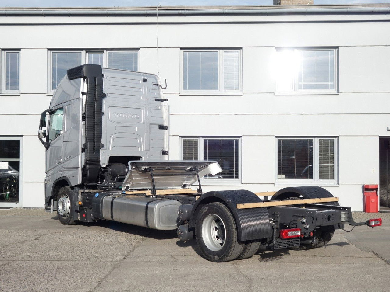 Volvo FH 13 XL 460 Turbo Compound Neue - Transporter kontejnera/ Kamion s izmjenjivim sanducima: slika Volvo FH 13 XL 460 Turbo Compound Neue - Transporter kontejnera/ Kamion s izmjenjivim sanducima Volvo FH 13 XL 460 Turbo Compound Neue - Transporter kontejnera/ Kamion s izmjenjivim sanducima: slika Volvo FH 13 XL 460 Turbo Compound Neue - Transporter kontejnera/ Kamion s izmjenjivim sanducima