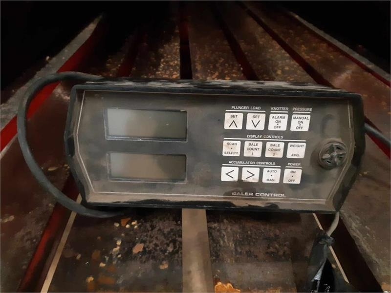 Massey Ferguson 190 - Kvadratna balirka: slika Massey Ferguson 190 - Kvadratna balirka Massey Ferguson 190 - Kvadratna balirka: slika Massey Ferguson 190 - Kvadratna balirka