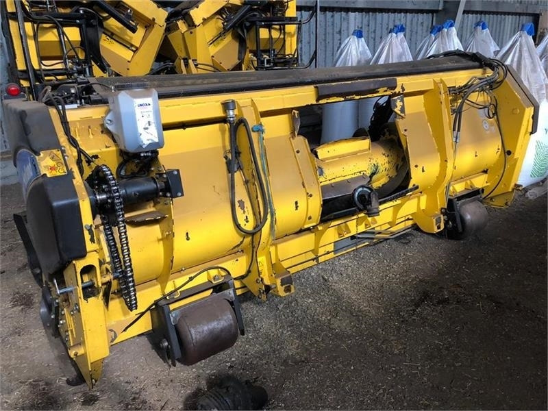 New Holland 356W - Priključak za silažni kombajn: slika New Holland 356W - Priključak za silažni kombajn New Holland 356W - Priključak za silažni kombajn: slika New Holland 356W - Priključak za silažni kombajn