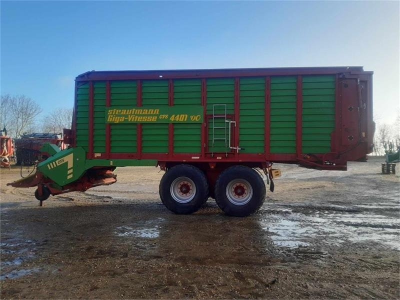 Samoutovarni vagon Strautmann Giga Vitesse CFS 4401: slika Samoutovarni vagon Strautmann Giga Vitesse CFS 4401 Samoutovarni vagon Strautmann Giga Vitesse CFS 4401: slika Samoutovarni vagon Strautmann Giga Vitesse CFS 4401