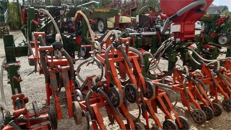 Thyregod TRV 12 - Oprema za obradu nakon žetve: slika Thyregod TRV 12 - Oprema za obradu nakon žetve Thyregod TRV 12 - Oprema za obradu nakon žetve: slika Thyregod TRV 12 - Oprema za obradu nakon žetve