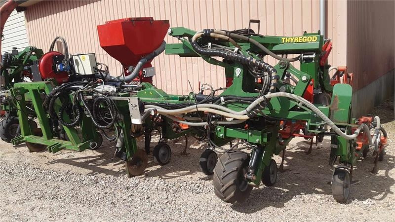 Thyregod TRV 12 - Oprema za obradu nakon žetve: slika Thyregod TRV 12 - Oprema za obradu nakon žetve Thyregod TRV 12 - Oprema za obradu nakon žetve: slika Thyregod TRV 12 - Oprema za obradu nakon žetve