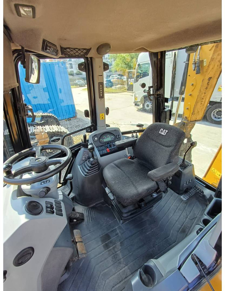 Rovokopač-utovarivač CAT 428F2: slika Rovokopač-utovarivač CAT 428F2