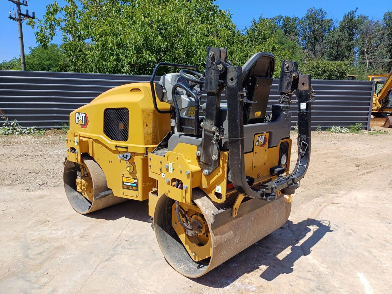 CAT CB2.7-03GC - Mini valjak: slika CAT CB2.7-03GC - Mini valjak CAT CB2.7-03GC - Mini valjak: slika CAT CB2.7-03GC - Mini valjak