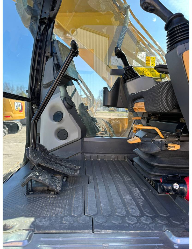 Bager gusjeničar CAT 323: slika Bager gusjeničar CAT 323