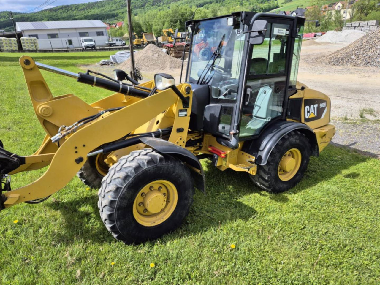 CAT 906H - Utovarivač na kotačima: slika CAT 906H - Utovarivač na kotačima CAT 906H - Utovarivač na kotačima: slika CAT 906H - Utovarivač na kotačima
