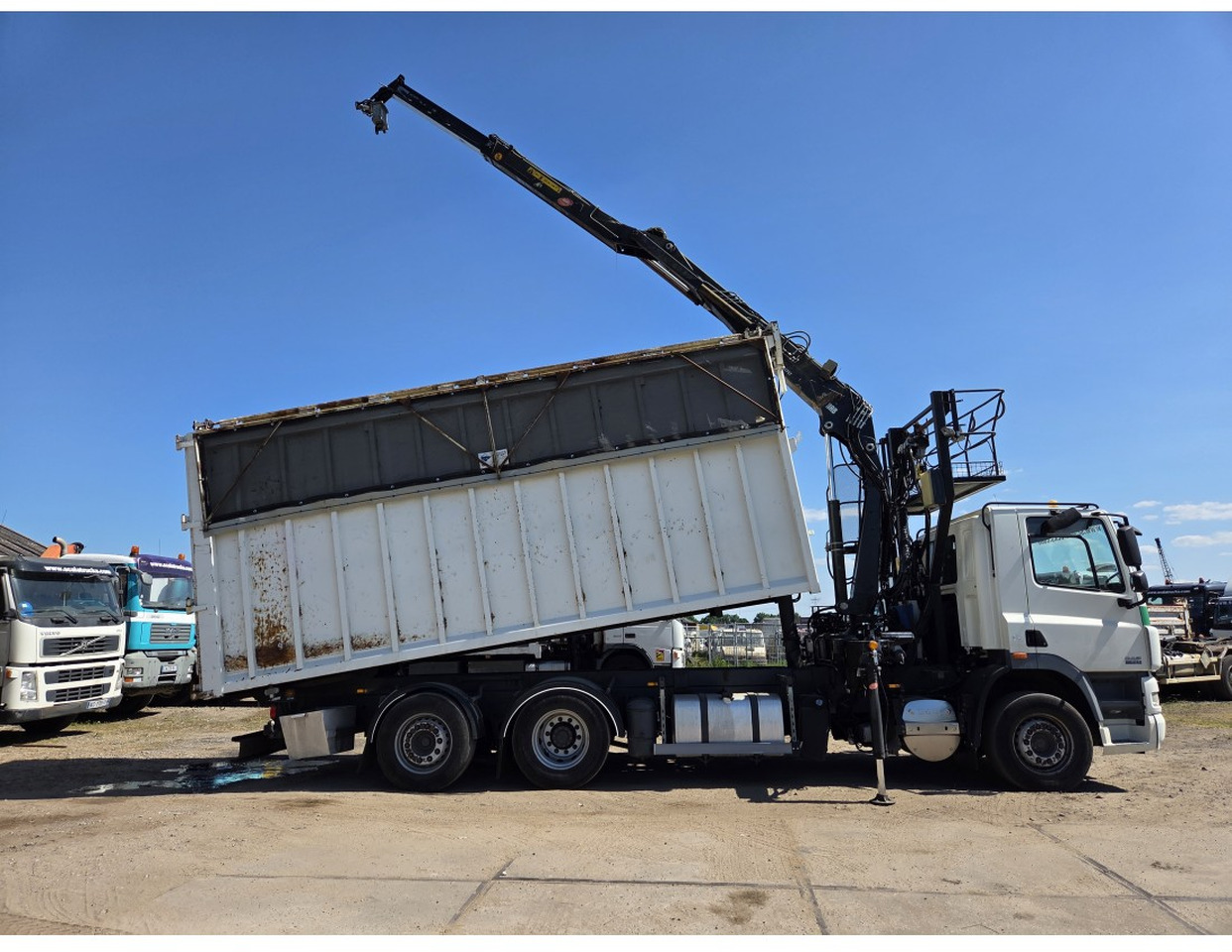 DAF CF85.410 6x2 steering axle lenk Tipper Crane HIAB J1320Z - Kiper, Kamion s kranom: slika DAF CF85.410 6x2 steering axle lenk Tipper Crane HIAB J1320Z - Kiper, Kamion s kranom DAF CF85.410 6x2 steering axle lenk Tipper Crane HIAB J1320Z - Kiper, Kamion s kranom: slika DAF CF85.410 6x2 steering axle lenk Tipper Crane HIAB J1320Z - Kiper, Kamion s kranom
