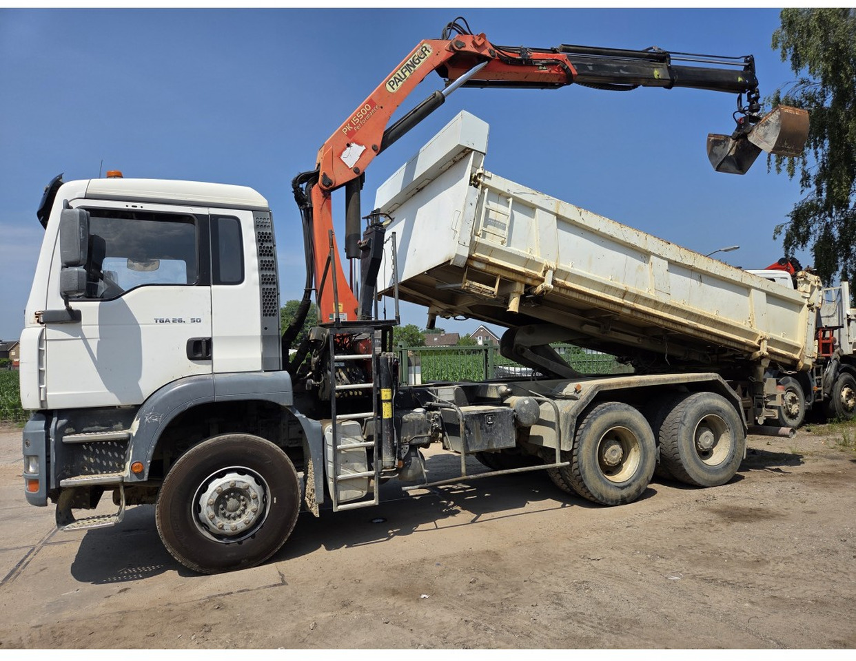 MAN TGA 26.350 6X4 BORDMATIC TIPPER CRANE PALFINGER PK15500 - Kiper, Kamion s kranom: slika MAN TGA 26.350 6X4 BORDMATIC TIPPER CRANE PALFINGER PK15500 - Kiper, Kamion s kranom MAN TGA 26.350 6X4 BORDMATIC TIPPER CRANE PALFINGER PK15500 - Kiper, Kamion s kranom: slika MAN TGA 26.350 6X4 BORDMATIC TIPPER CRANE PALFINGER PK15500 - Kiper, Kamion s kranom