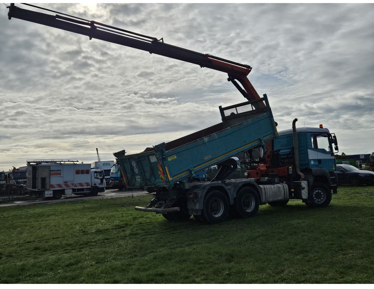 MAN TGA 33.360 TIPPER 3 SIDE CRANE PALFINGER 16502 *REMOTE CONTROL - Kiper: slika MAN TGA 33.360 TIPPER 3 SIDE CRANE PALFINGER 16502 *REMOTE CONTROL - Kiper MAN TGA 33.360 TIPPER 3 SIDE CRANE PALFINGER 16502 *REMOTE CONTROL - Kiper: slika MAN TGA 33.360 TIPPER 3 SIDE CRANE PALFINGER 16502 *REMOTE CONTROL - Kiper