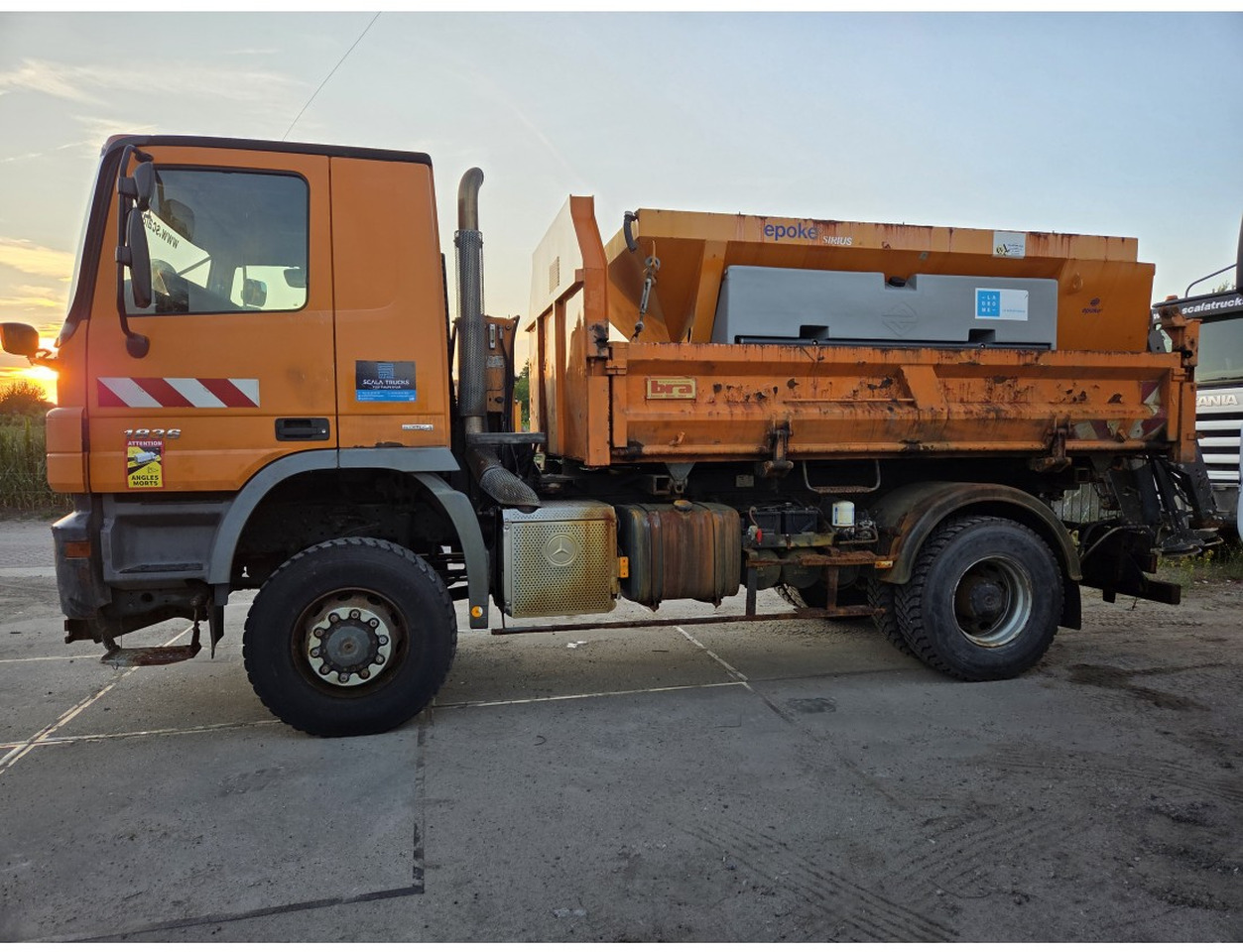 MERCEDES ACTROS 1836 4X4 TIPPER possible to buy with salt spreader - Kiper: slika MERCEDES ACTROS 1836 4X4 TIPPER possible to buy with salt spreader - Kiper MERCEDES ACTROS 1836 4X4 TIPPER possible to buy with salt spreader - Kiper: slika MERCEDES ACTROS 1836 4X4 TIPPER possible to buy with salt spreader - Kiper