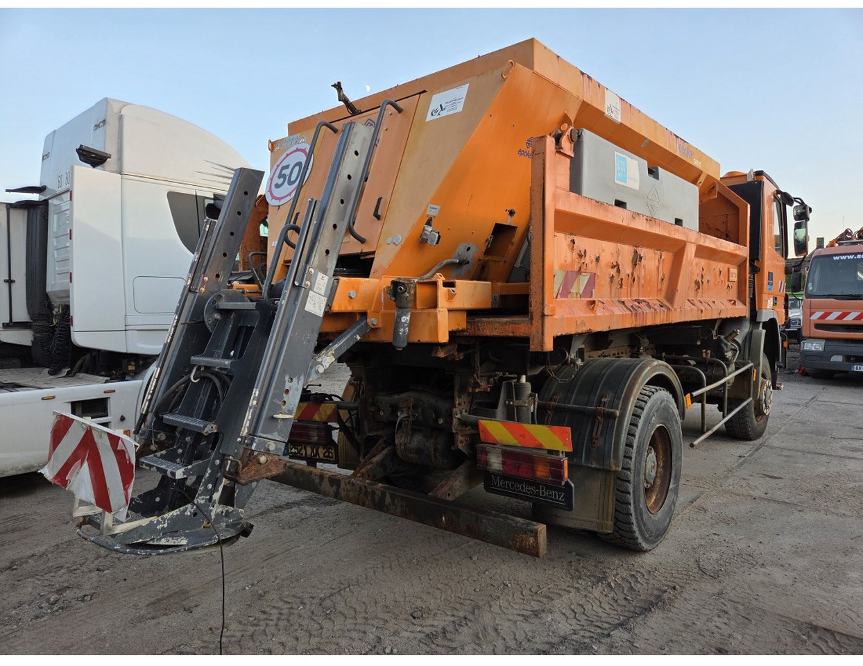 MERCEDES ACTROS 1836 4X4 TIPPER possible to buy with salt spreader - Kiper: slika MERCEDES ACTROS 1836 4X4 TIPPER possible to buy with salt spreader - Kiper MERCEDES ACTROS 1836 4X4 TIPPER possible to buy with salt spreader - Kiper: slika MERCEDES ACTROS 1836 4X4 TIPPER possible to buy with salt spreader - Kiper