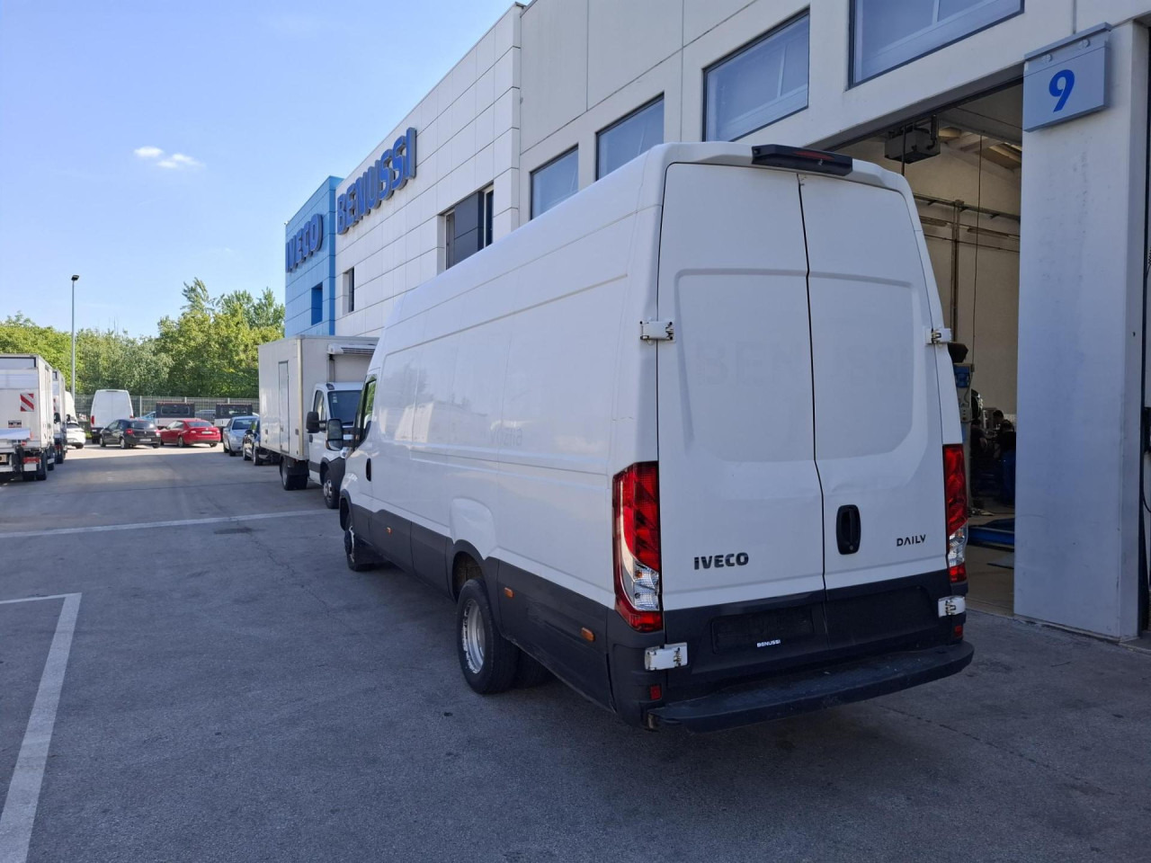 IVECO Daily 35C16V - Putnički kombi: slika IVECO Daily 35C16V - Putnički kombi IVECO Daily 35C16V - Putnički kombi: slika IVECO Daily 35C16V - Putnički kombi