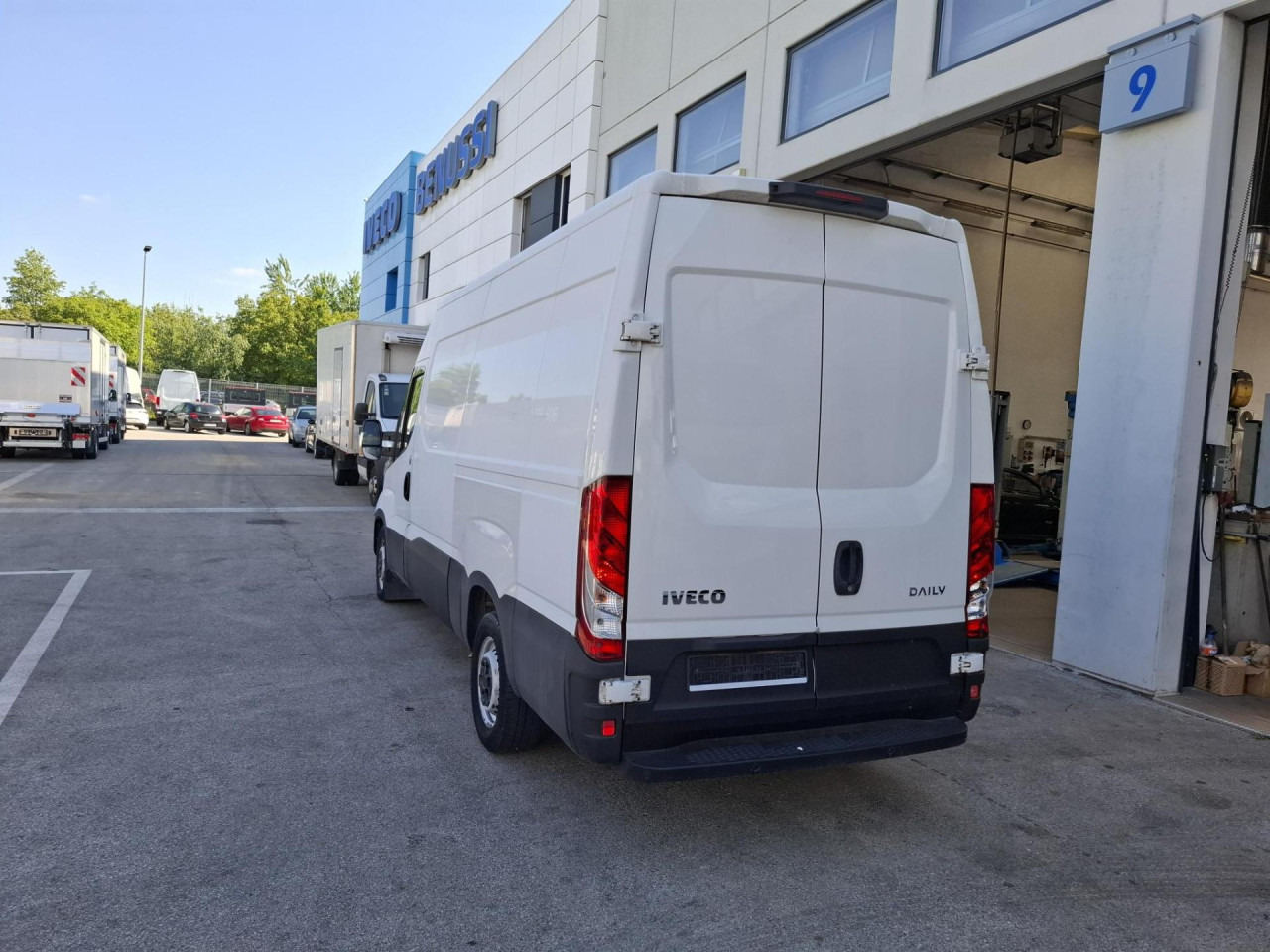 IVECO Daily 35S14V - Putnički kombi: slika IVECO Daily 35S14V - Putnički kombi IVECO Daily 35S14V - Putnički kombi: slika IVECO Daily 35S14V - Putnički kombi
