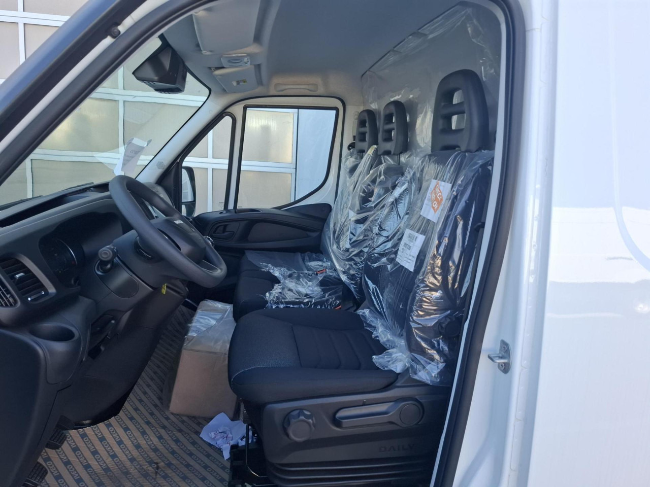 Zakup IVECO Daily 35S14V IVECO Daily 35S14V: slika Zakup IVECO Daily 35S14V IVECO Daily 35S14V