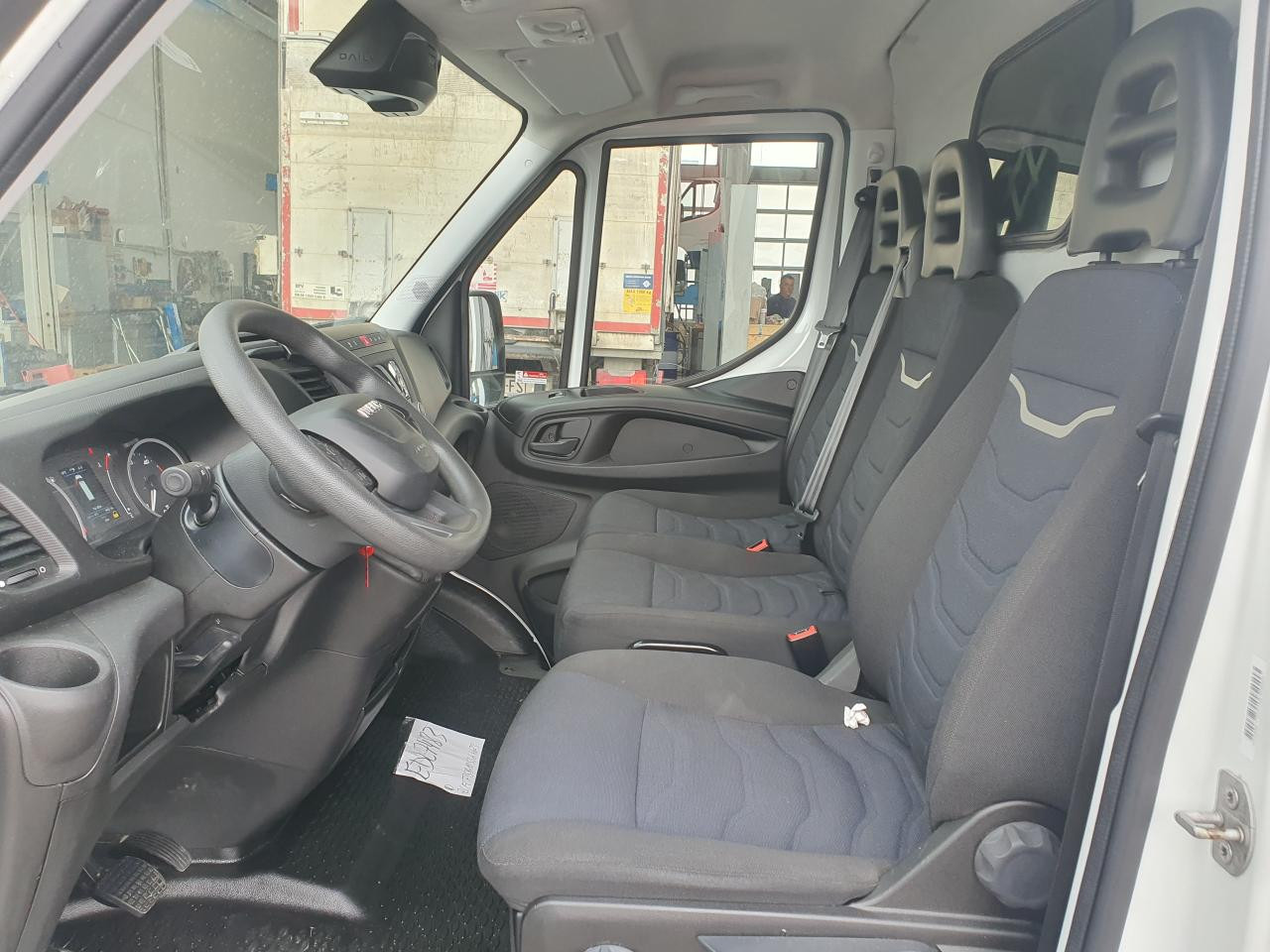 Putnički kombi IVECO Daily 35S16A8V: slika Putnički kombi IVECO Daily 35S16A8V Putnički kombi IVECO Daily 35S16A8V: slika Putnički kombi IVECO Daily 35S16A8V